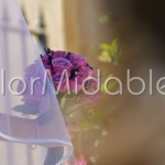 Bouquet con rose fucsia e steli di lavanda