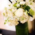 Centrotavola con peonie e fioriture di primavera