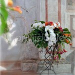 Addobbo arancio per cerimonia rustic chic con rose e orchidee