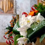 Dettaglio addobbo altare chiesa matrimonio con orchidee bianche