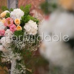 Addobbo matrimonio con peonie, rose e ortensie bianche, corallo e pesca