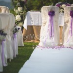 Allestimento insolito con fioriture viola, lilla e malva.