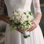 Bouquet di primavera con ortensie e narcisi bianchi