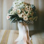 Bouquet spontane e naturale con rose inglesi