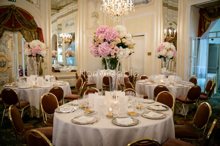 Centrotavola matrimonio eleganti, romantici, moderni, shabby ... Composizioni floreali in vasi di vetro alti