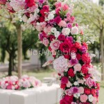 Scenografie floreali rosa e fucsia aperitivo in giardino