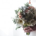Mazzolino da sposa con dalie e roselline