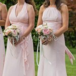 bouquet romantici per damigelle con rose cipria e verdi grigio argento