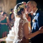 Coroncine floreali: un must per la sposa bohémien al taglio della torta  
