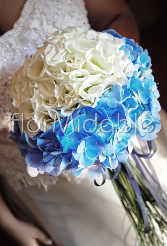 Bouquet Sposa Tiffany.Matrimoni E Bouquet Da Sposa Con Fiori Blu Tiffany Azzurro